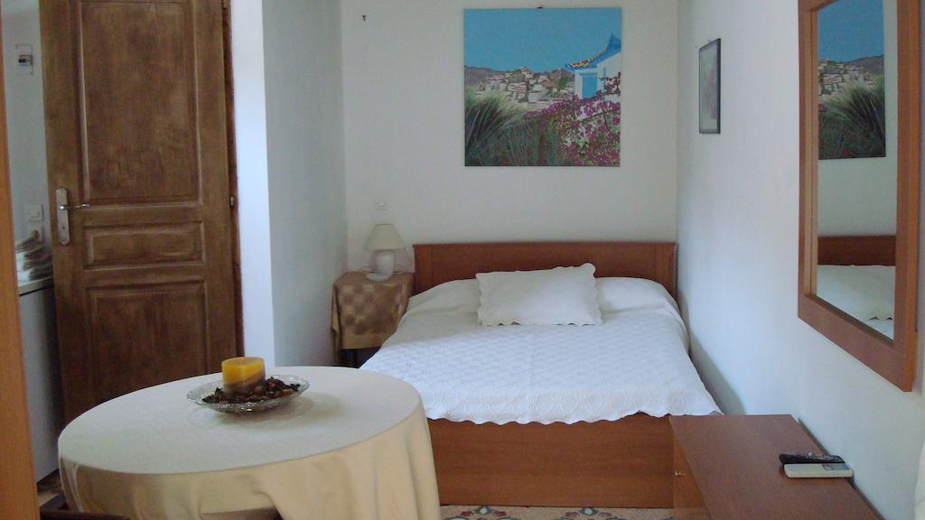 Spalieri Rooms Hydra  Zimmer foto