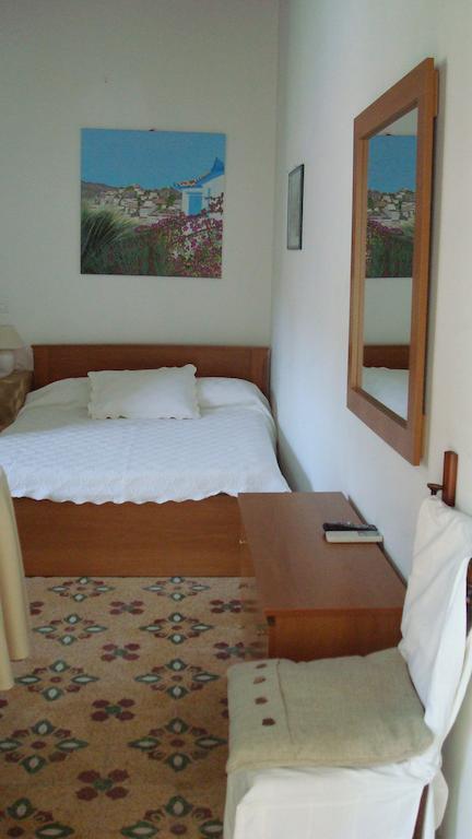 Spalieri Rooms Hydra  Zimmer foto