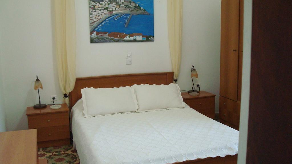 Spalieri Rooms Hydra  Zimmer foto